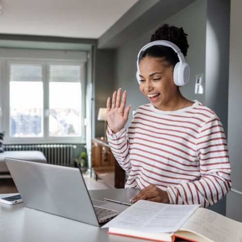 Teacher welcomes student to an online English session.